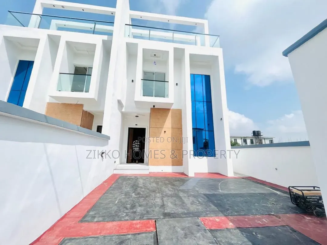 5bdrm Duplex in Monastery Road, Sangotedo for sale in Sangotedo