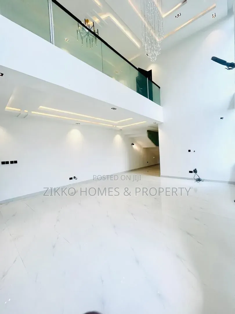 5bdrm Duplex in Monastery Road, Sangotedo for sale in Sangotedo