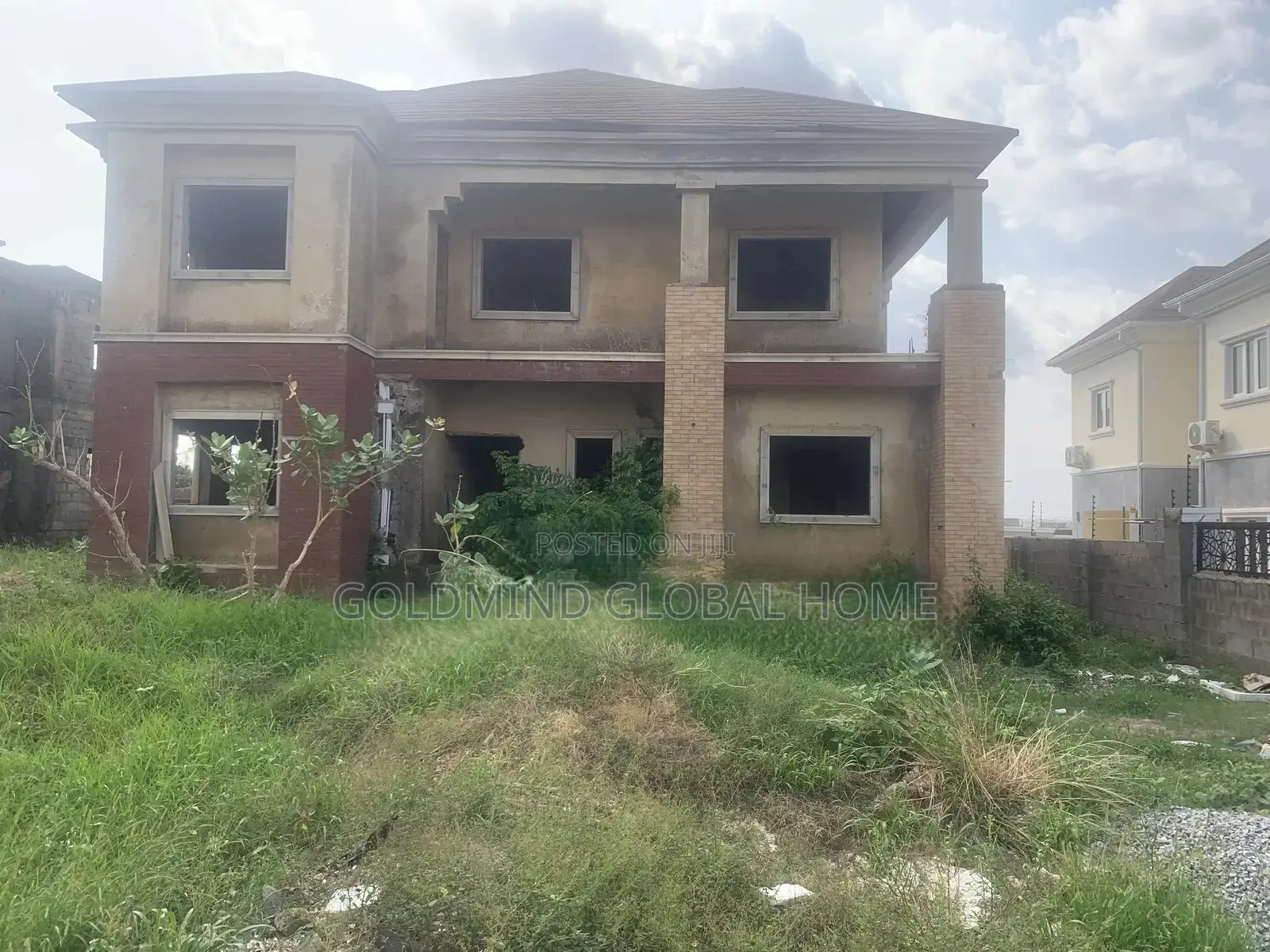 5bdrm Duplex in Lugbe District. for sale in Sabon Lugbe