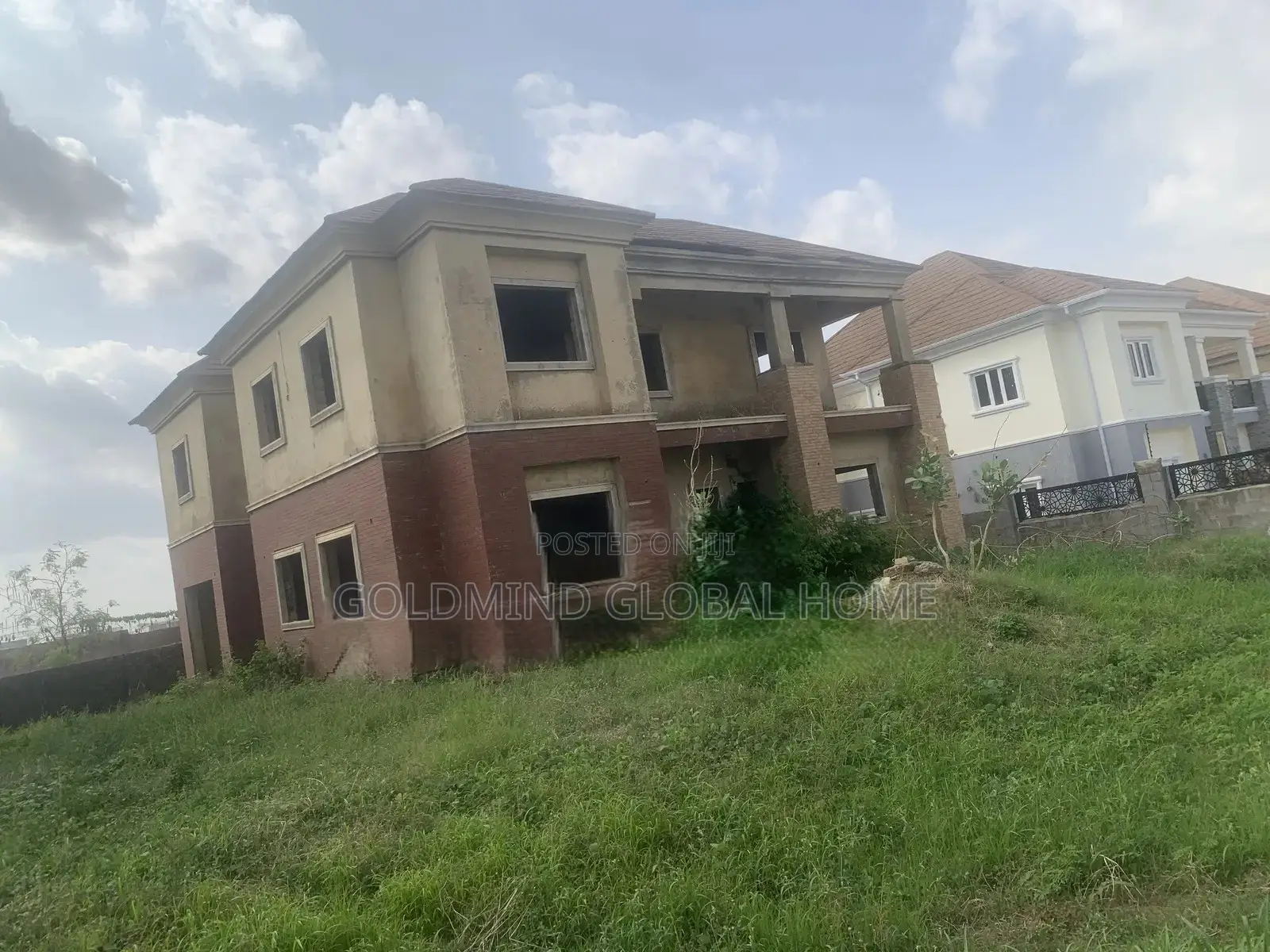 5bdrm Duplex in Lugbe District. for sale in Sabon Lugbe
