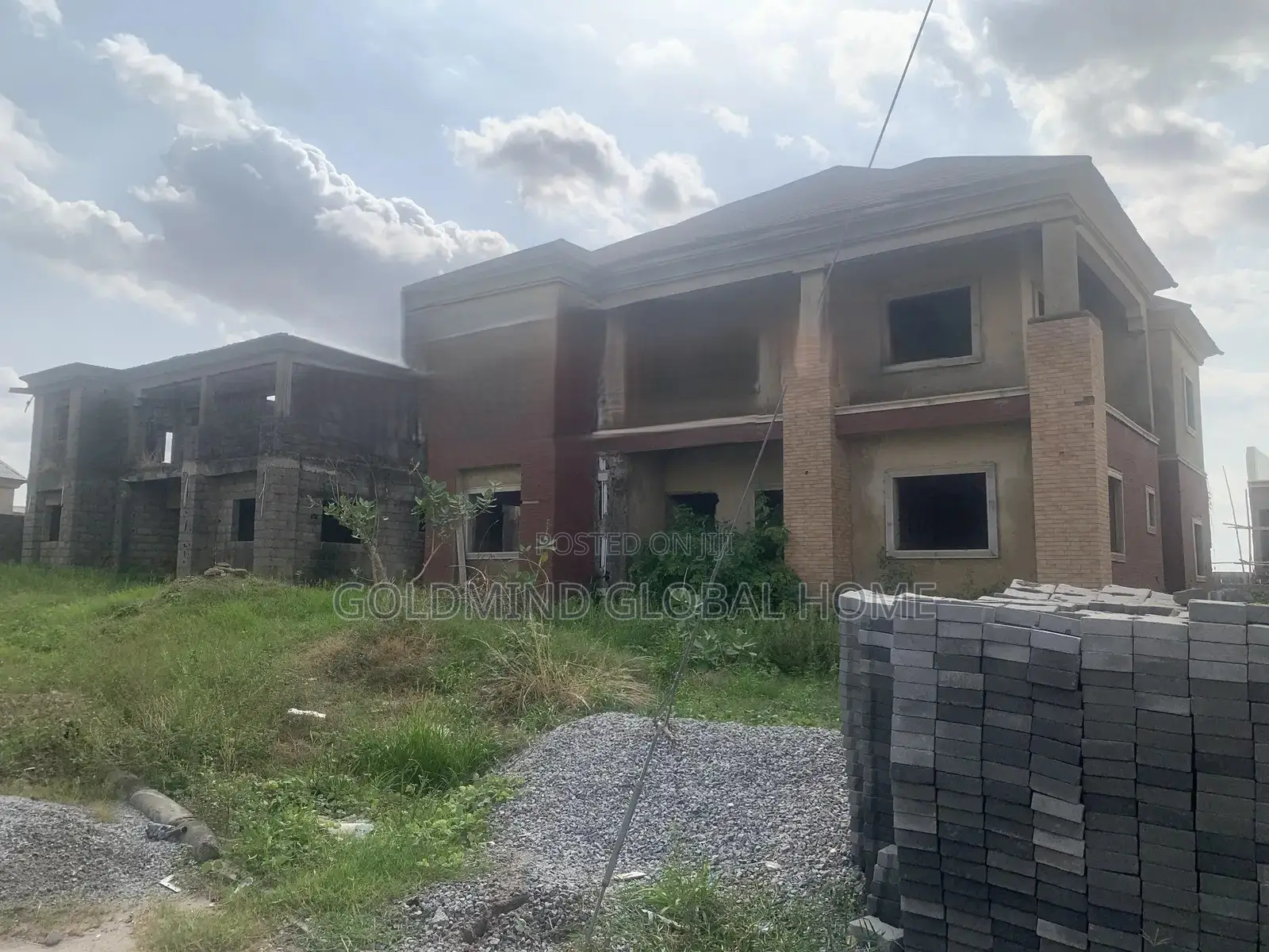 5bdrm Duplex in Lugbe District. for sale in Sabon Lugbe