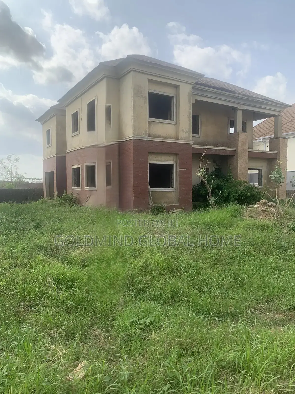 5bdrm Duplex in Lugbe District. for sale in Sabon Lugbe