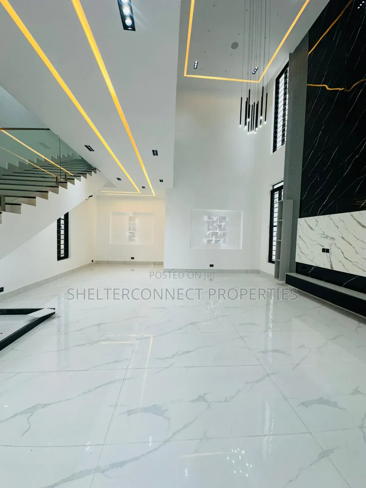 5bdrm Duplex in Chevron for sale in Chevron