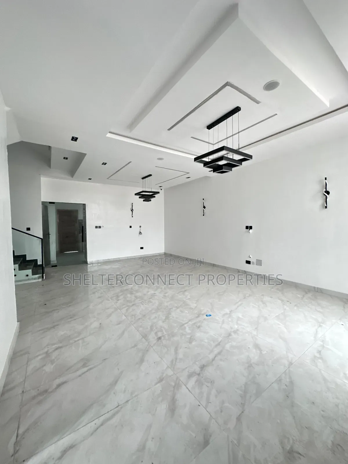 5bdrm Duplex in Chevron for sale in Chevron
