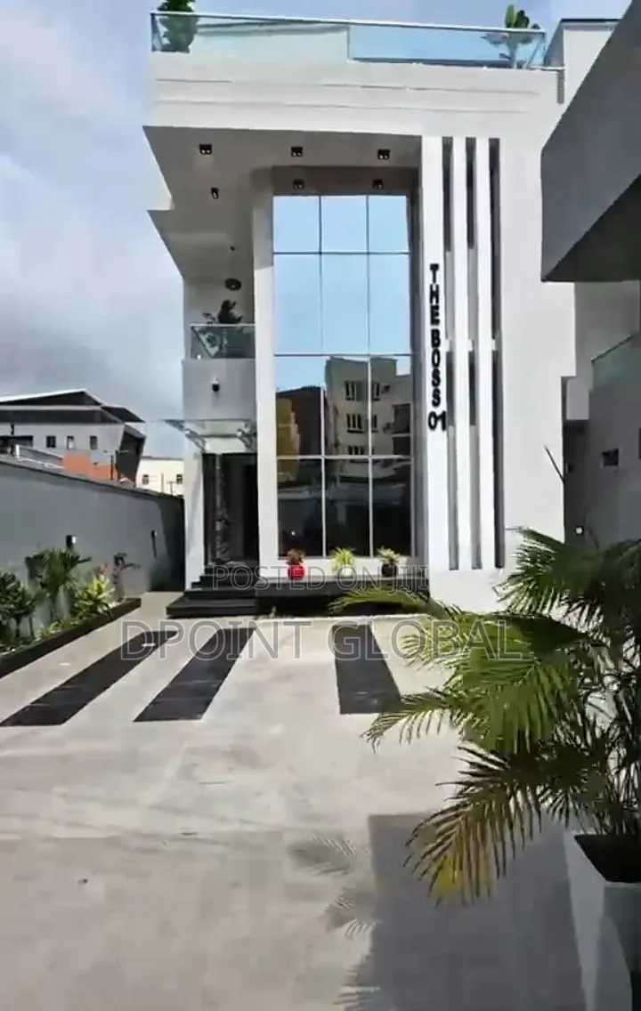 5bdrm Duplex in In Estate, Lekki Phase 1 for sale in Lekki Phase 1