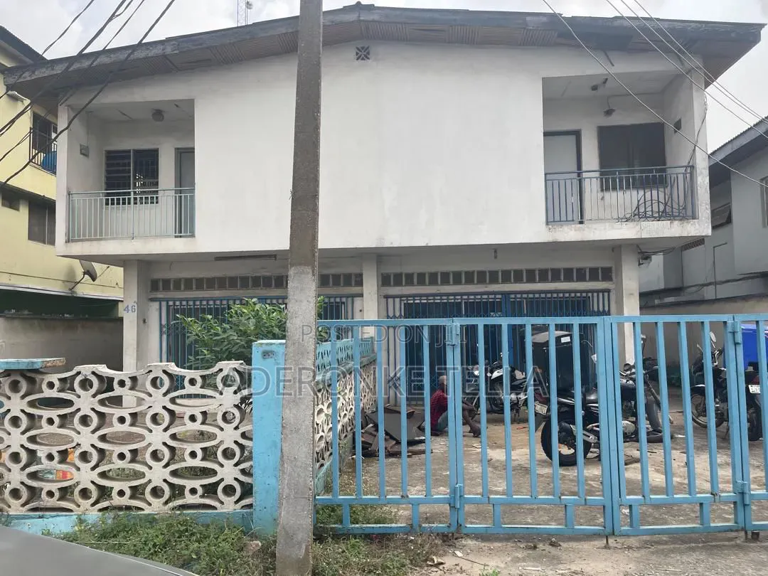 Furnished 8bdrm Duplex in Oba Akran for sale in Oba Akran