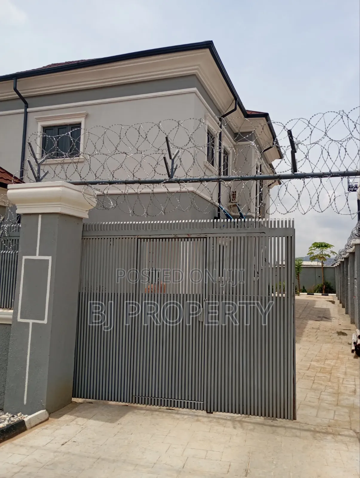 4bdrm Duplex in Justice, Bunkoro for sale in Bunkoro