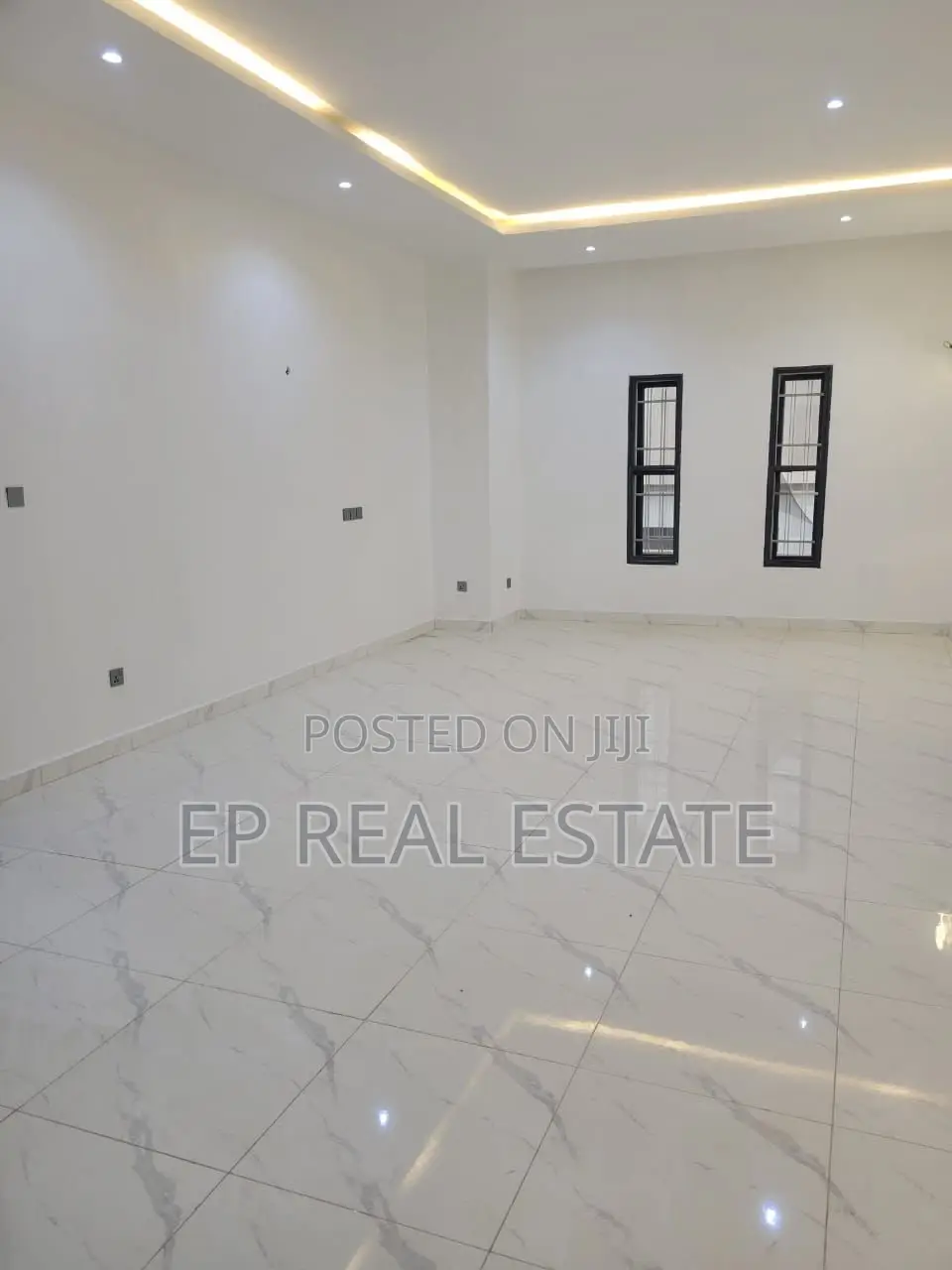 5bdrm Duplex in Apo Resettlement for sale in Apo Resettlement
