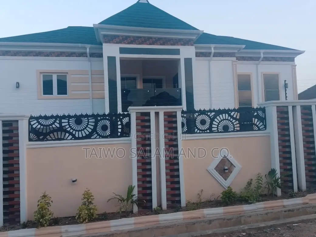5bdrm Duplex in Akala Express for sale in Akala Express