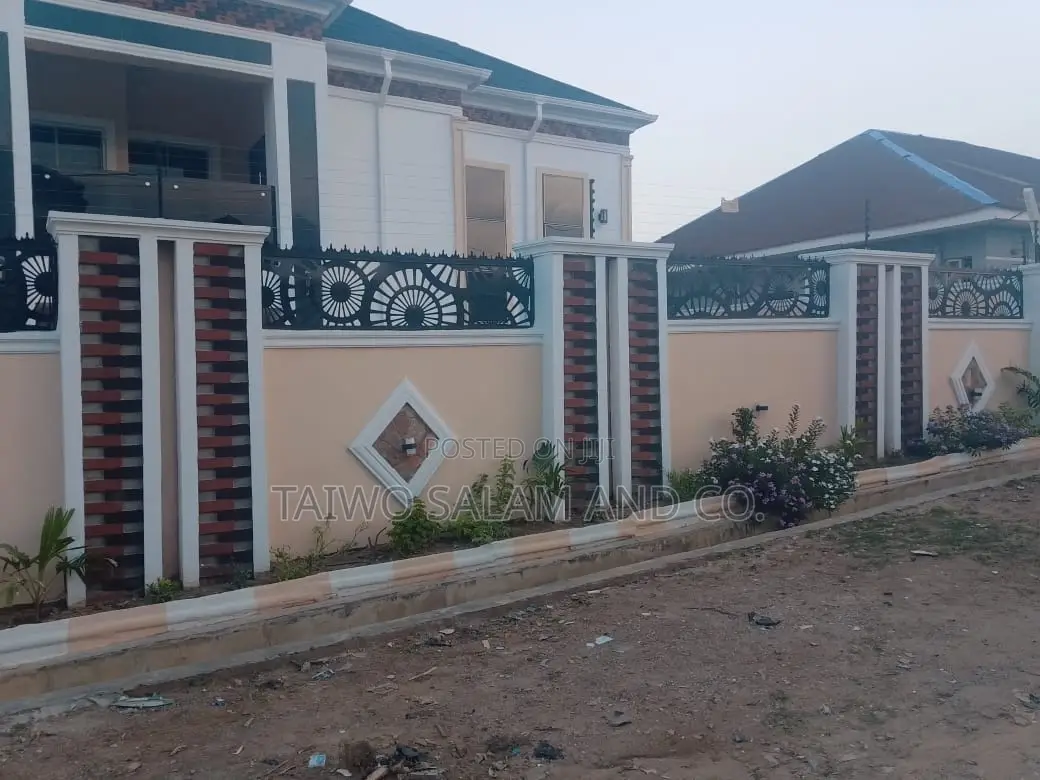 5bdrm Duplex in Akala Express for sale in Akala Express