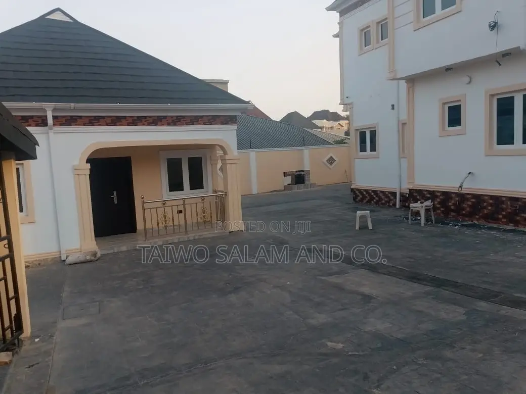 5bdrm Duplex in Akala Express for sale in Akala Express