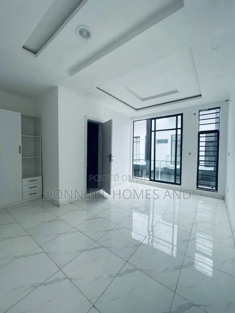 3bdrm Townhouse / Terrace in Ikota for rent in Ikota