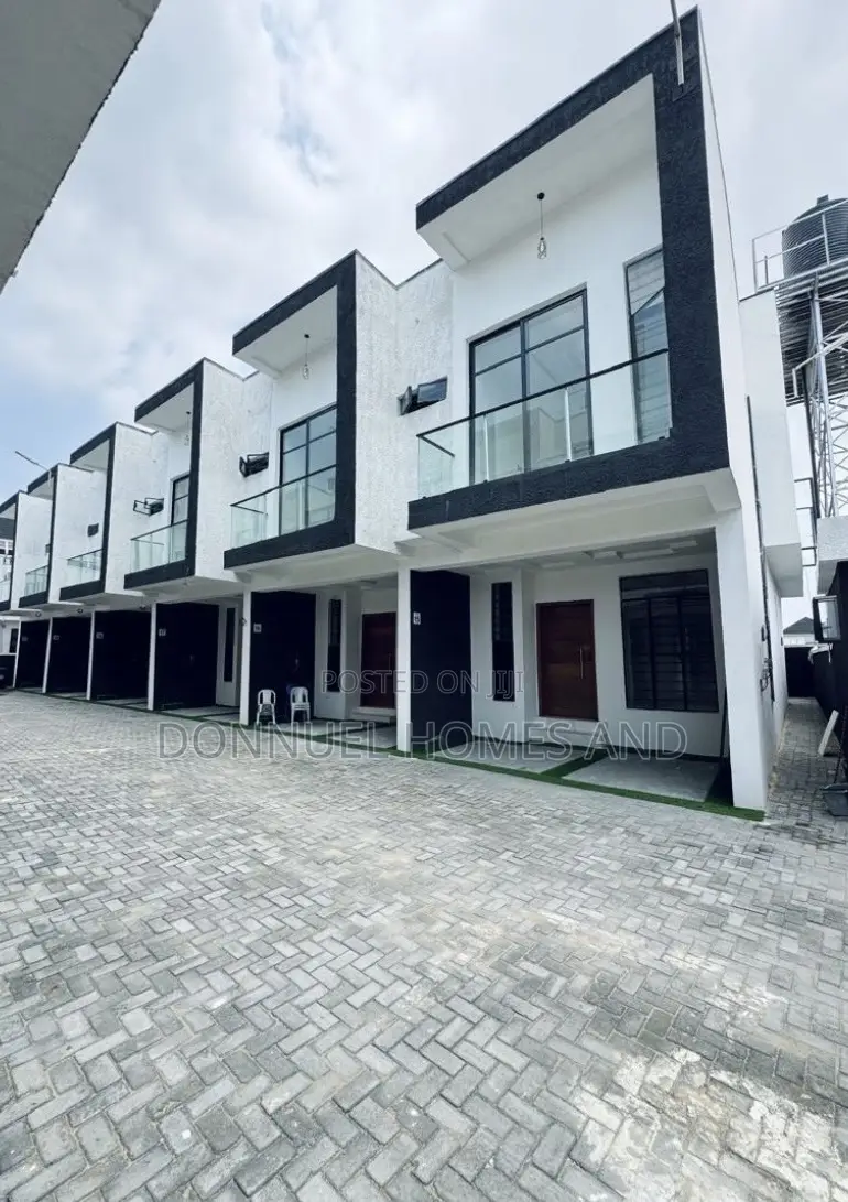 3bdrm Townhouse / Terrace in Ikota for rent in Ikota