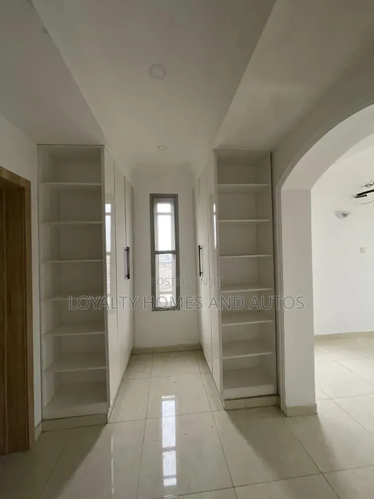 2bdrm House in Victoria Island Extension for sale in Victoria Island Extension