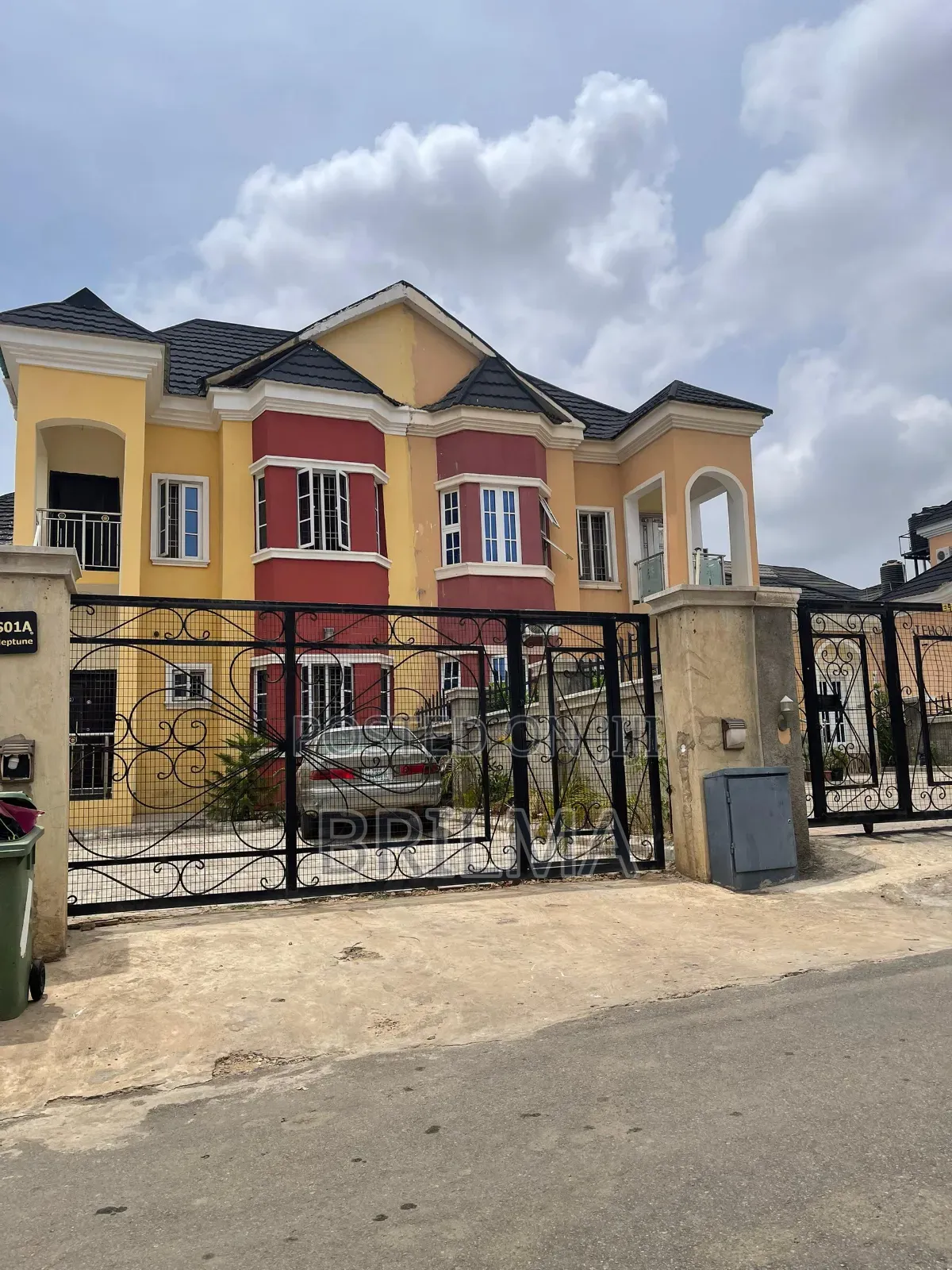 5bdrm Duplex in FHA for sale in FHA
