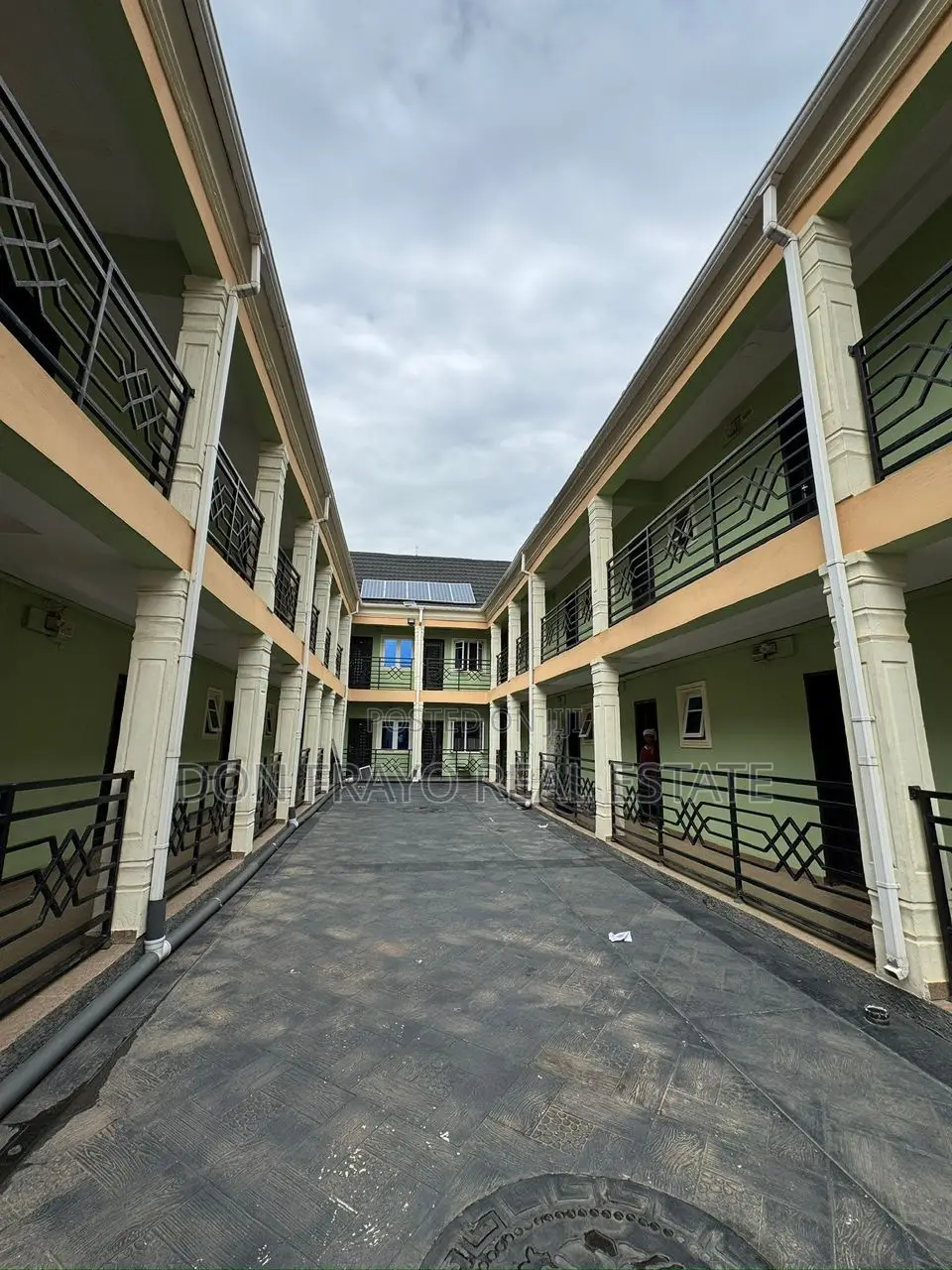 20bdrm Apartment in Apete Poly Area for sale in Ibadan Polytechnic/University