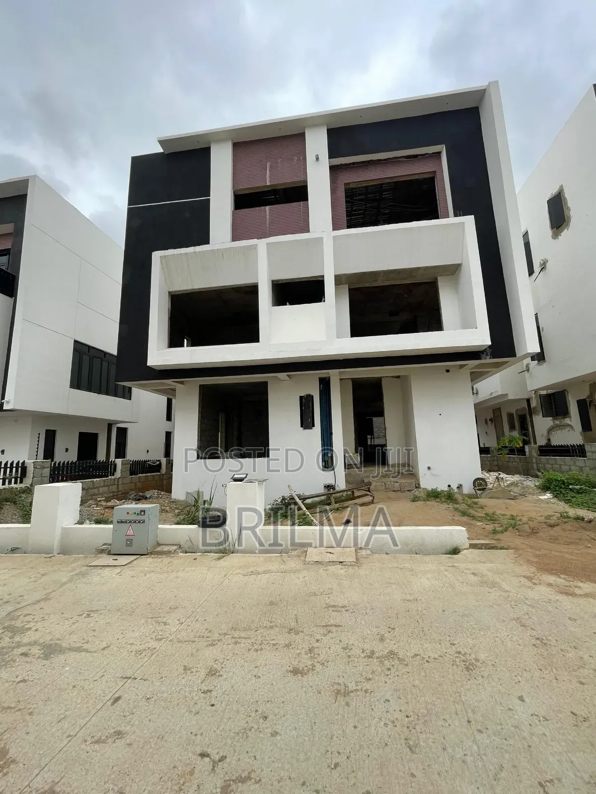 5bdrm Duplex in FHA for sale in FHA