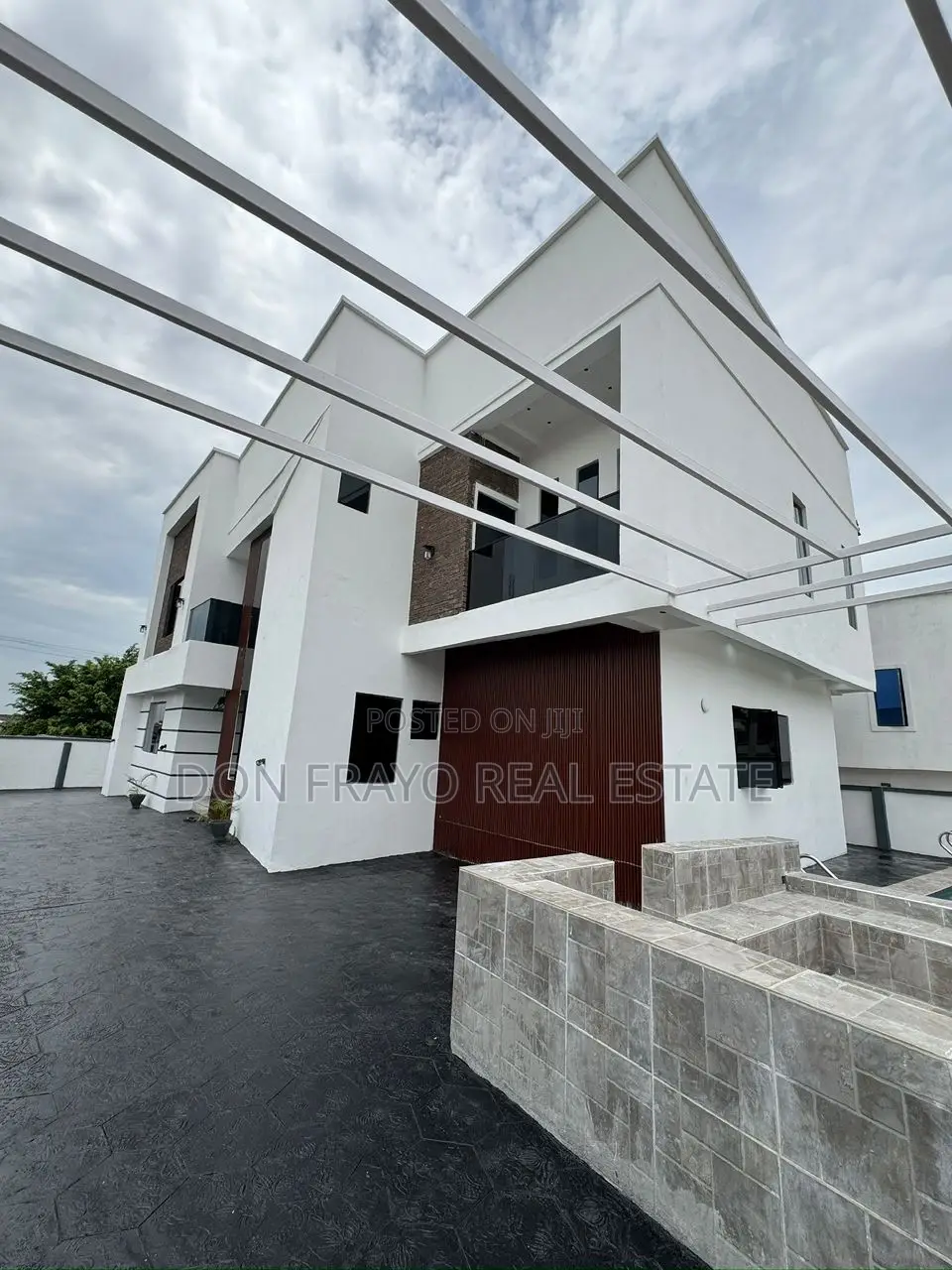 4bdrm Duplex in Onikoko Close Agodi for sale in Agodi