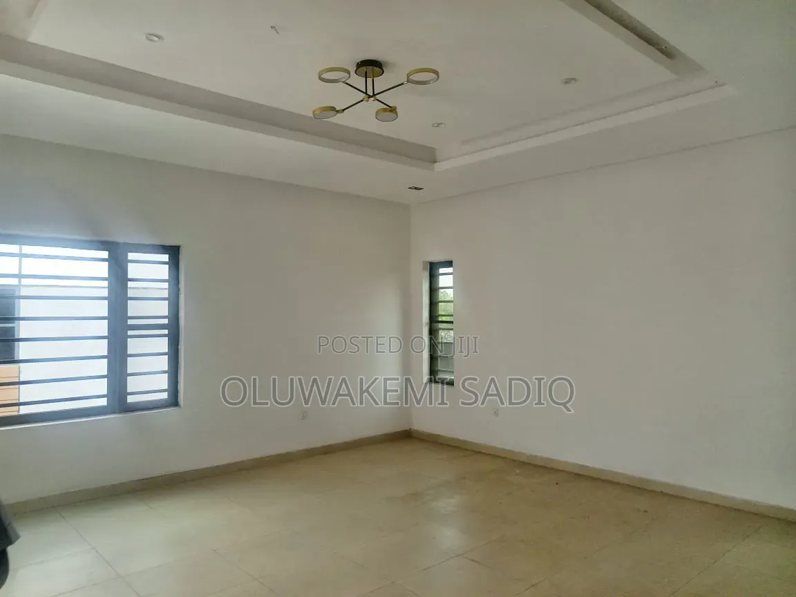 5bdrm Duplex in Ikeja, Adeniyi Jones for rent in Adeniyi Jones