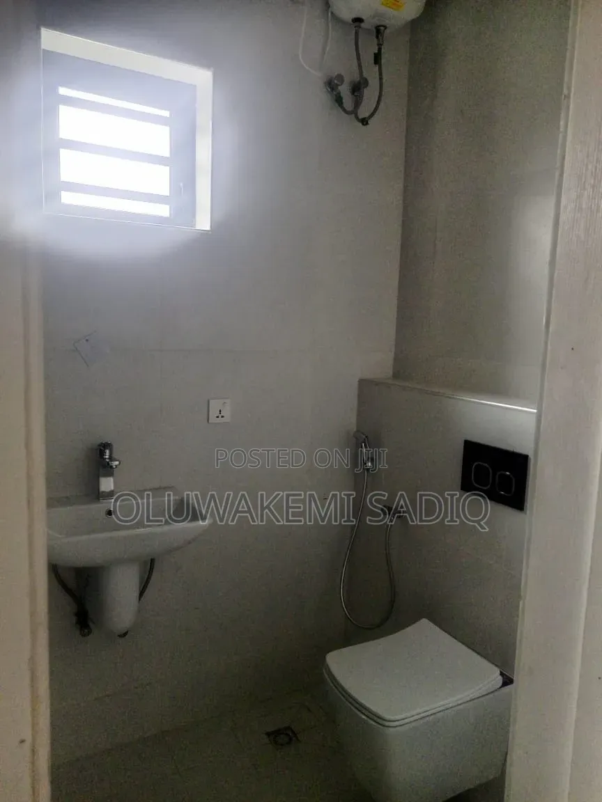 5bdrm Duplex in Ikeja, Adeniyi Jones for rent in Adeniyi Jones