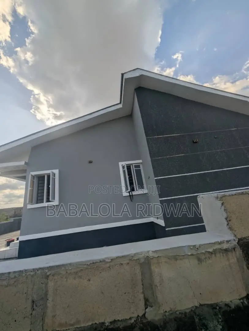 3bdrm Bungalow in Transformation Est,, Idishin for sale in Idishin
