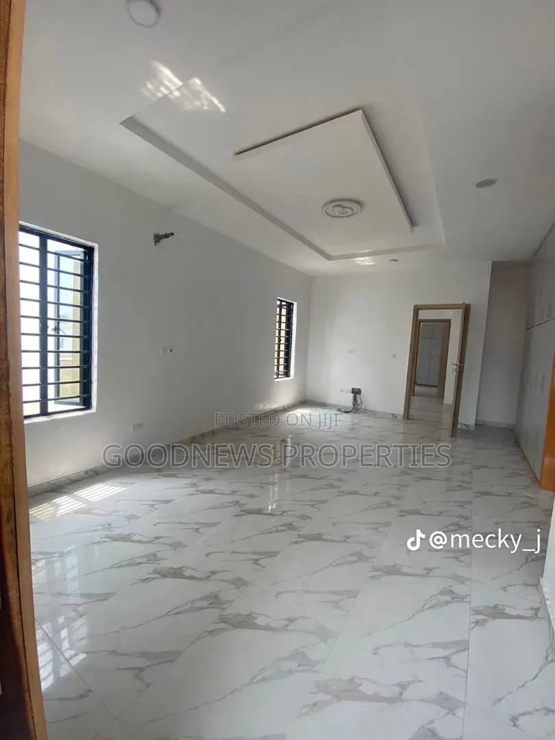 4bdrm Duplex in Oral Estate, Close for sale in Ikota