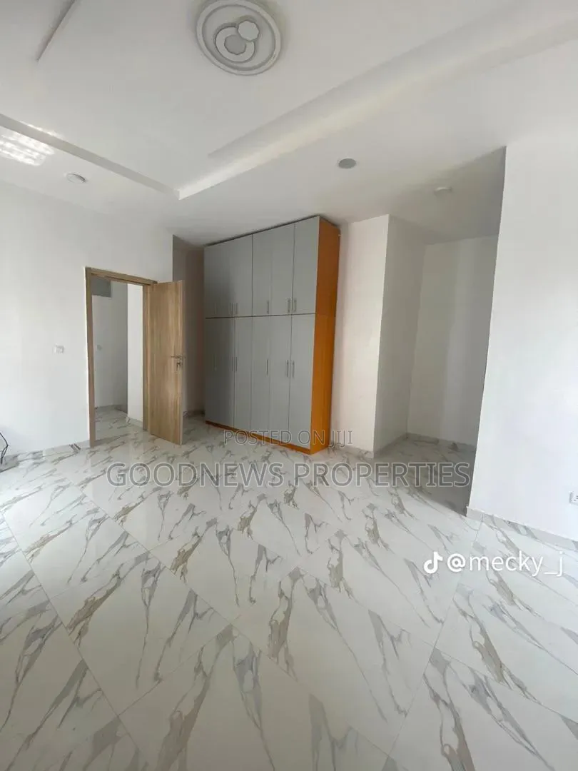 4bdrm Duplex in Oral Estate, Close for sale in Ikota
