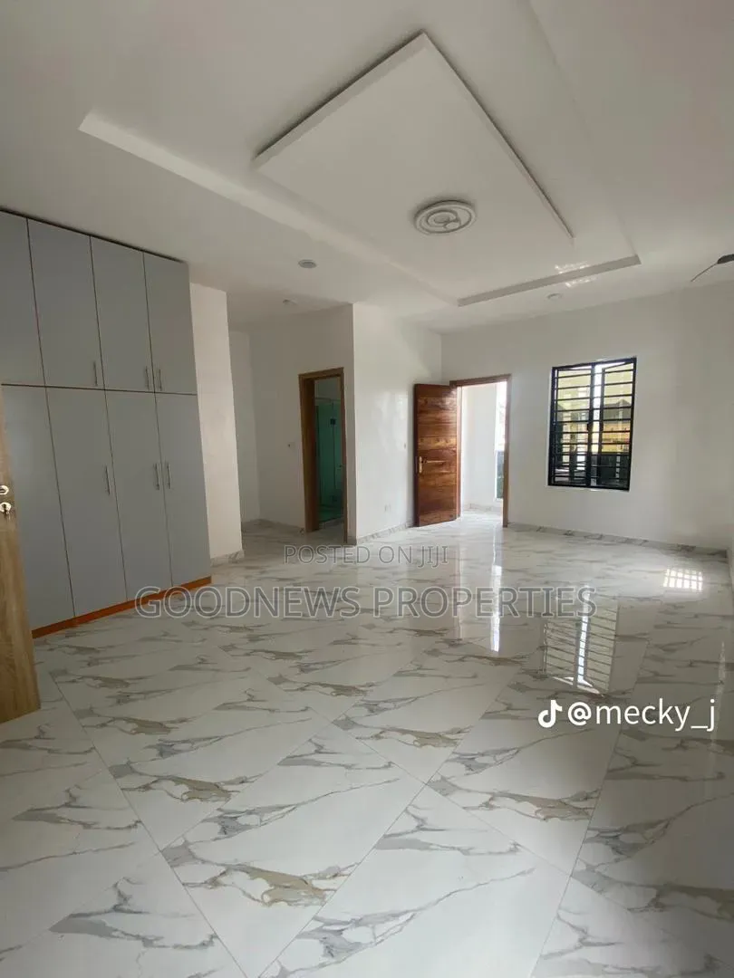 4bdrm Duplex in Oral Estate, Close for sale in Ikota