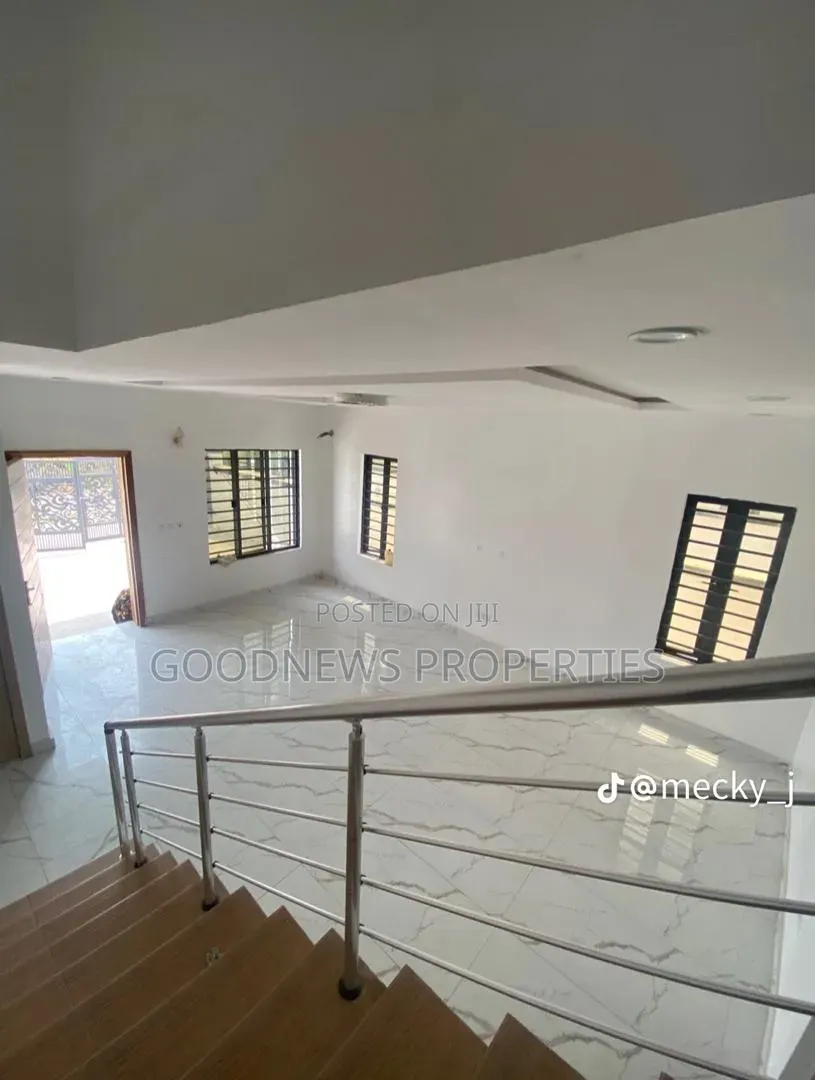 4bdrm Duplex in Oral Estate, Close for sale in Ikota