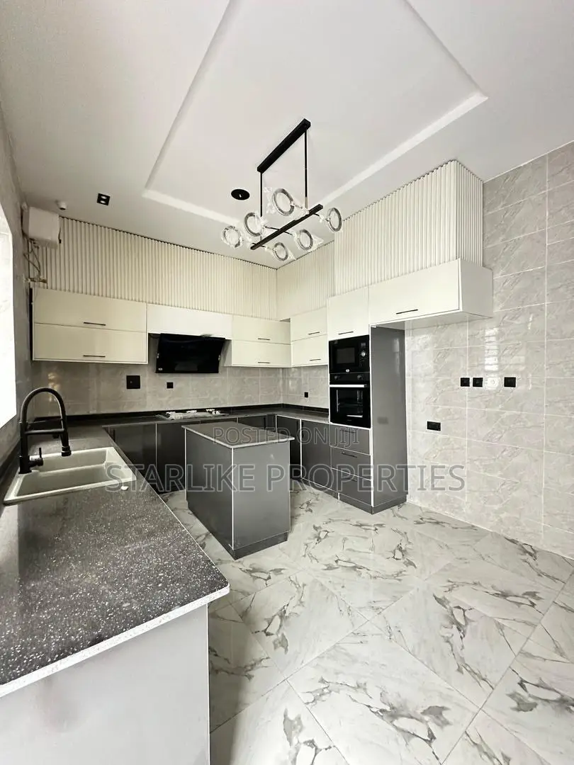4bdrm Duplex in Lekki Expressway for sale in Lekki Expressway