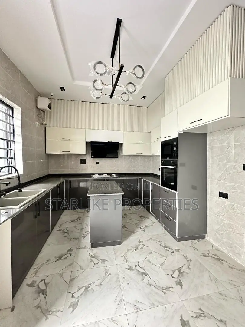 4bdrm Duplex in Lekki Expressway for sale in Lekki Expressway
