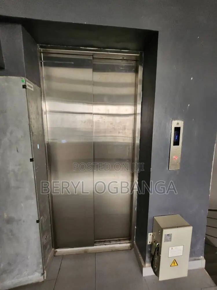 3bdrm Apartment in Ahmadu Bello Way for sale in Ahmadu Bello Way