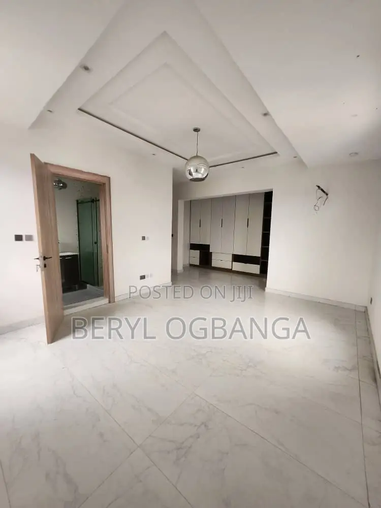 3bdrm Apartment in Ahmadu Bello Way for sale in Ahmadu Bello Way