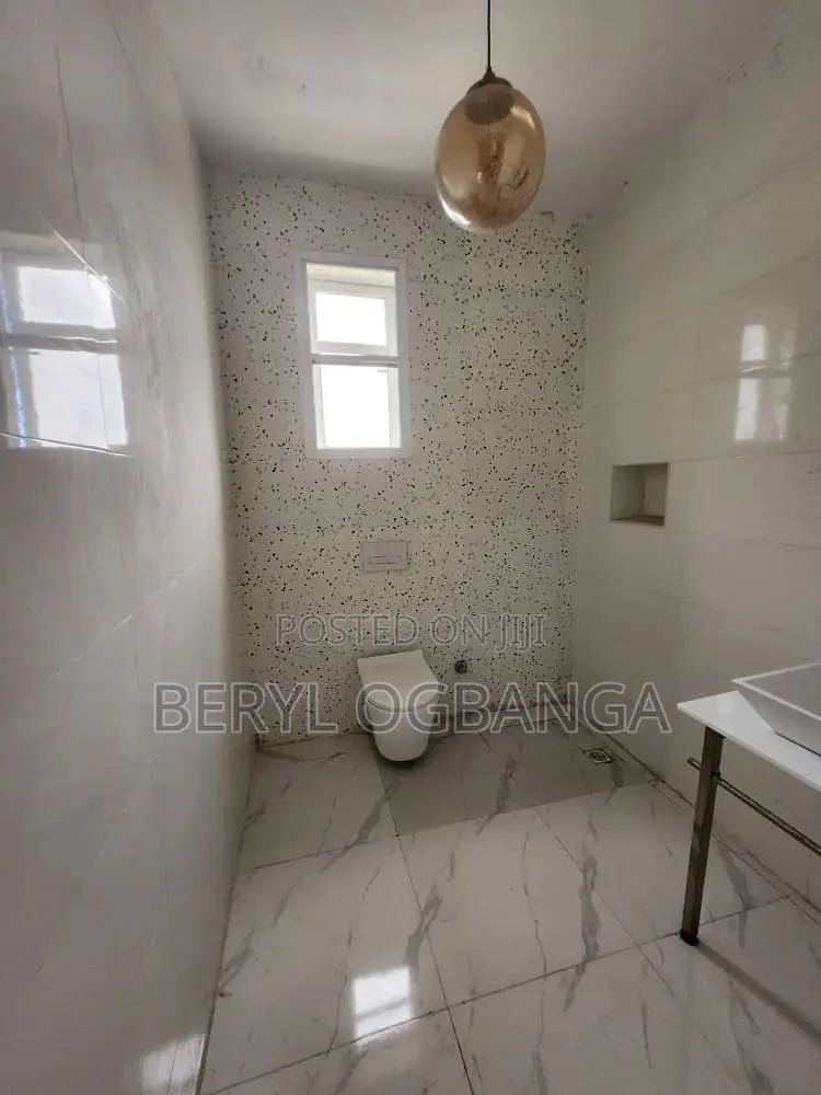 3bdrm Apartment in Ahmadu Bello Way for sale in Ahmadu Bello Way