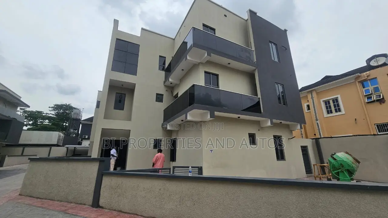 5bdrm Duplex in Shonibare Estate, Maryland for sale in Maryland