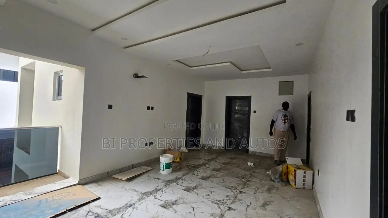 5bdrm Duplex in Shonibare Estate, Maryland for sale in Maryland