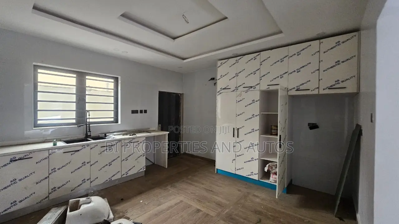 5bdrm Duplex in Shonibare Estate, Maryland for sale in Maryland