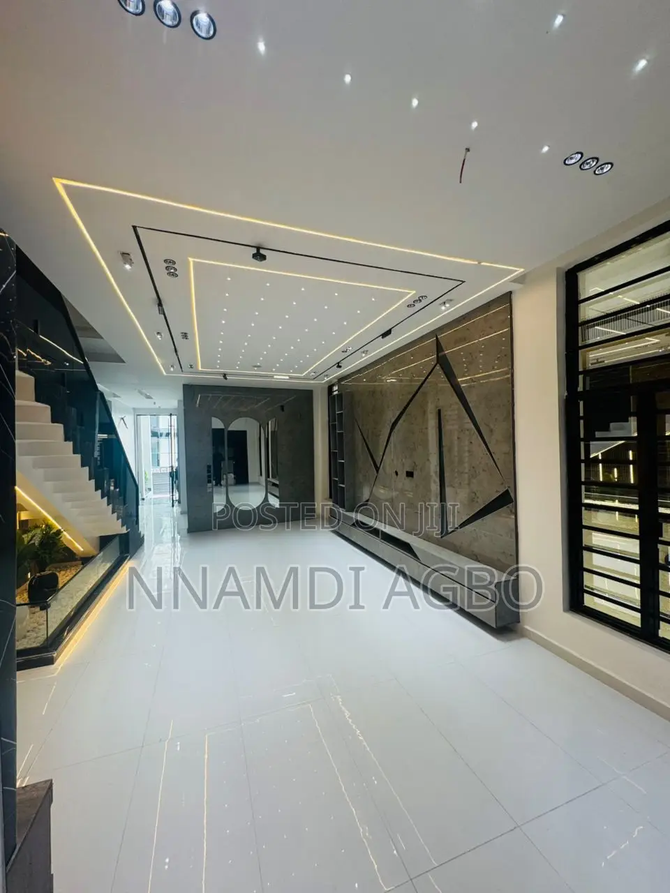 5bdrm Duplex in Chevron for sale in Chevron