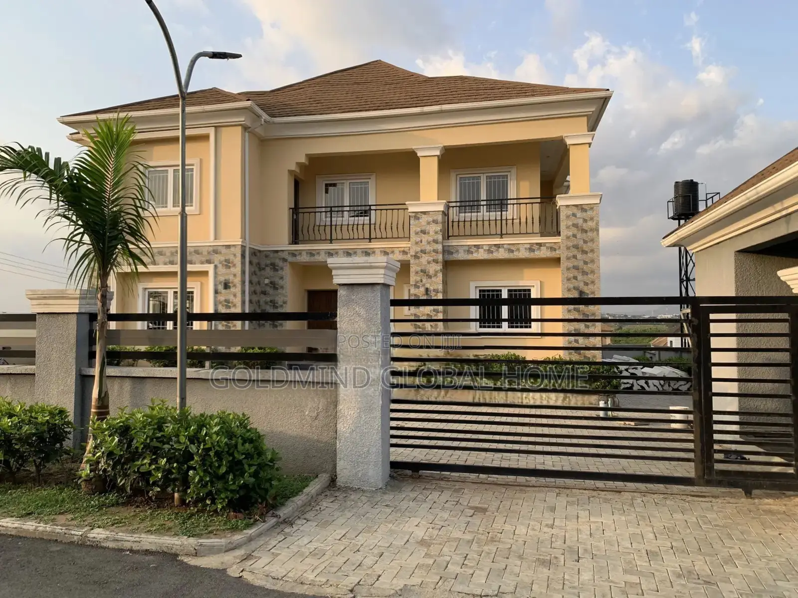 5bdrm Duplex in Lugbe District. for sale in Sabon Lugbe