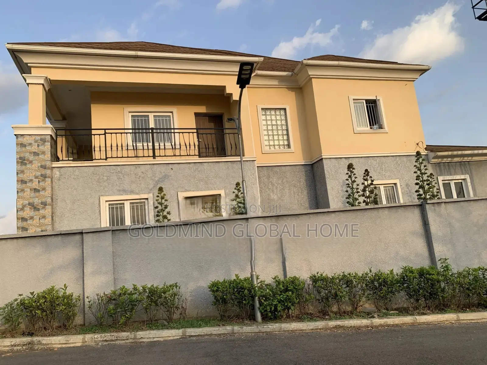 5bdrm Duplex in Lugbe District. for sale in Sabon Lugbe