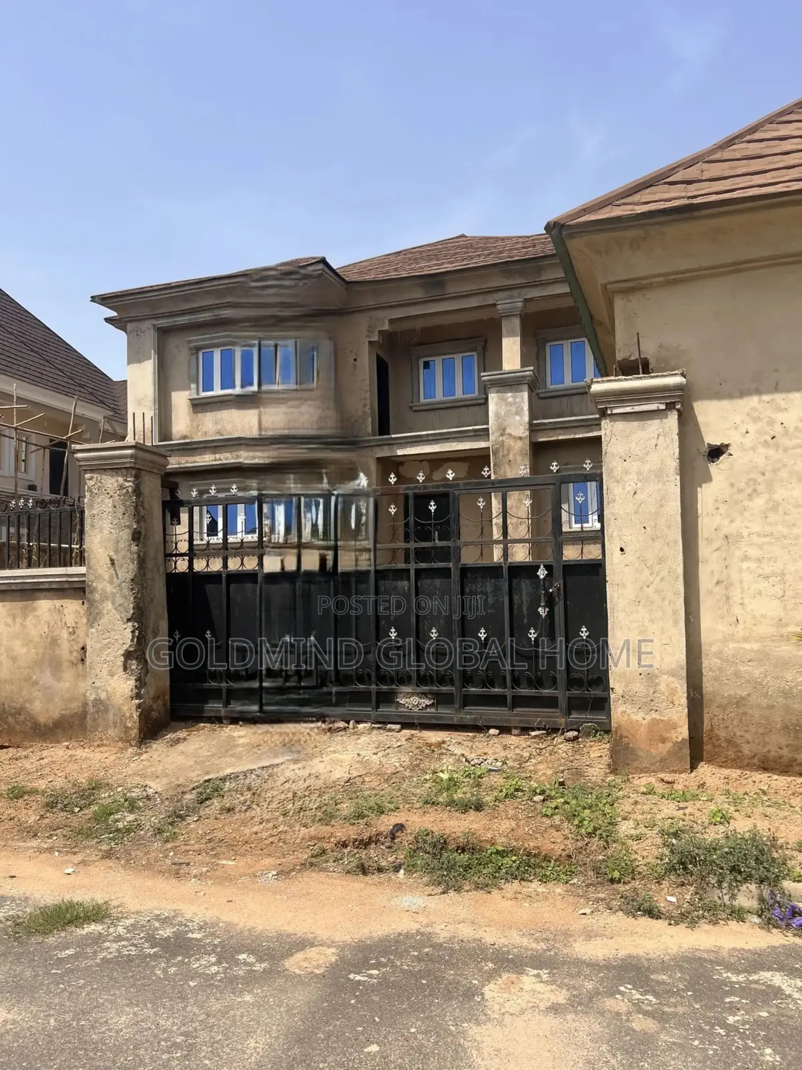 4bdrm Duplex in Lugbe District. for sale in Sabon Lugbe