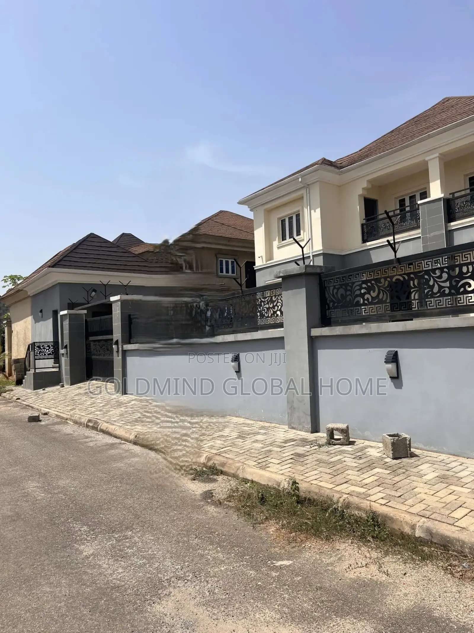 4bdrm Duplex in Lugbe District. for sale in Sabon Lugbe