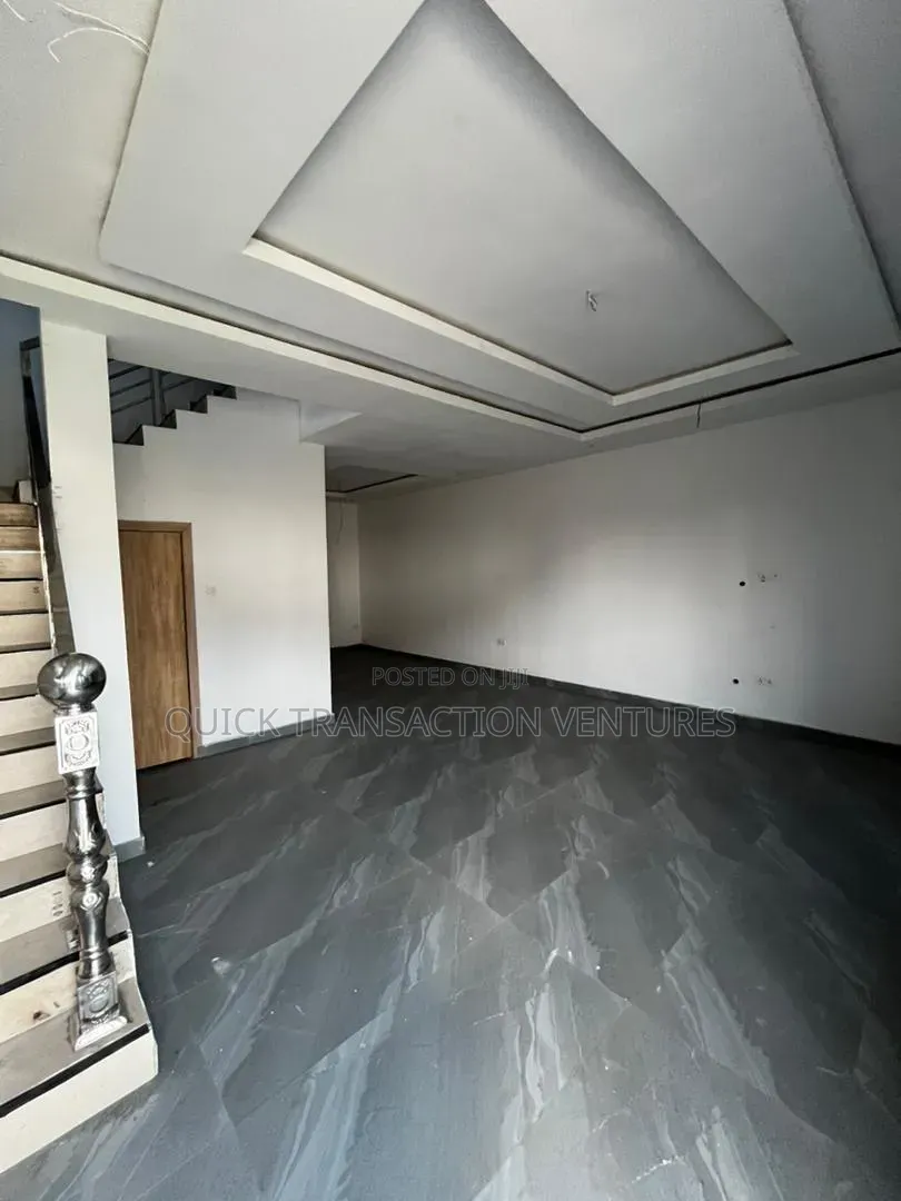 4bdrm Block of Flats in Arowojobe Estate, Mende for sale in Mende