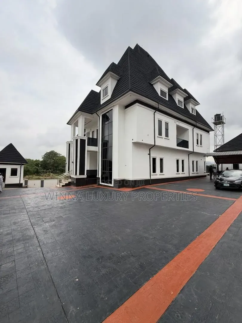 6bdrm Mansion in Gwarinpa Extension, Karsana for sale in Karsana