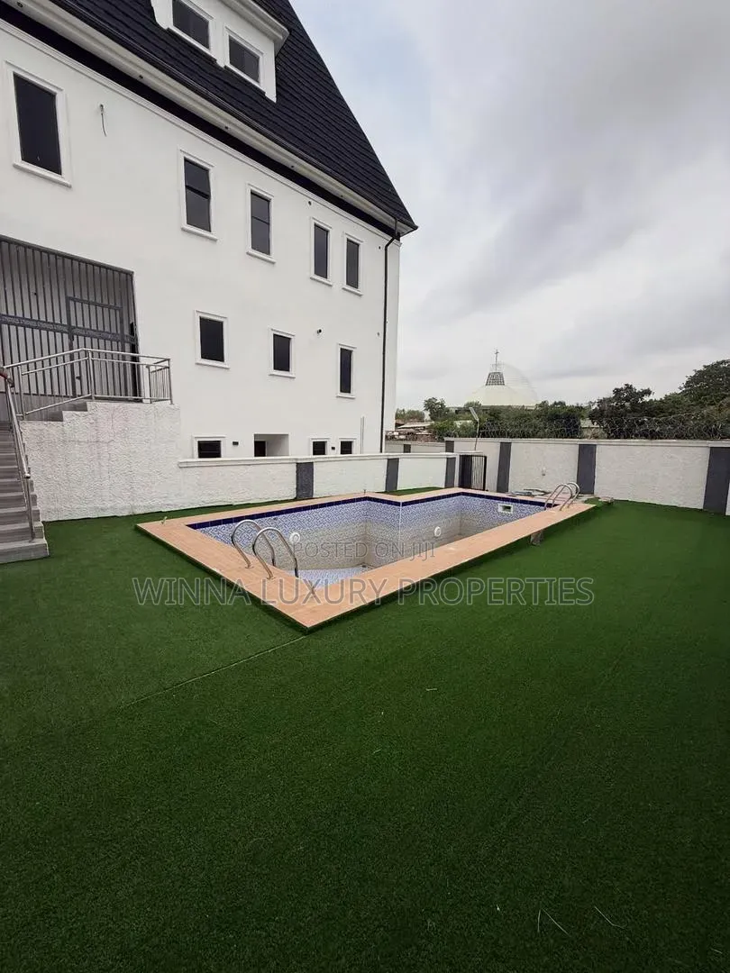 6bdrm Mansion in Gwarinpa Extension, Karsana for sale in Karsana