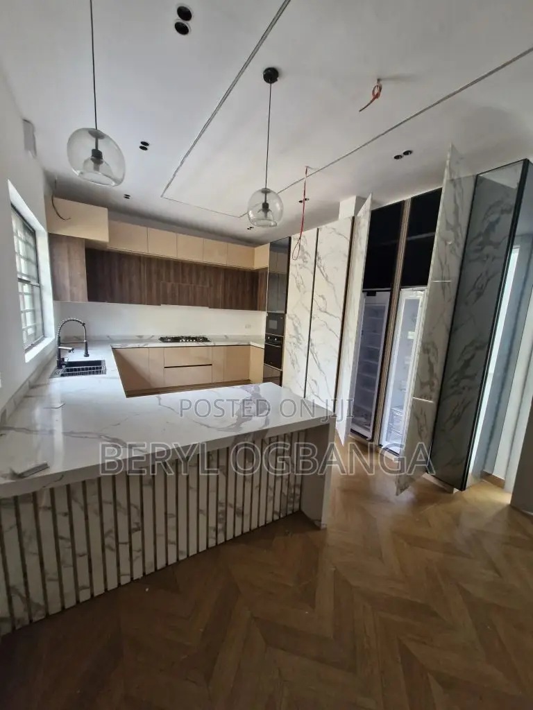 4bdrm Duplex in Chevron for sale in Chevron