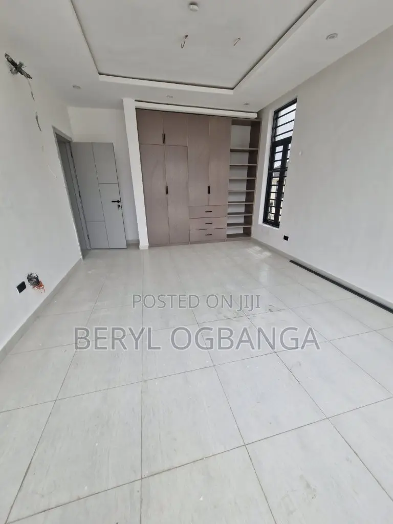 4bdrm Duplex in Chevron for sale in Chevron
