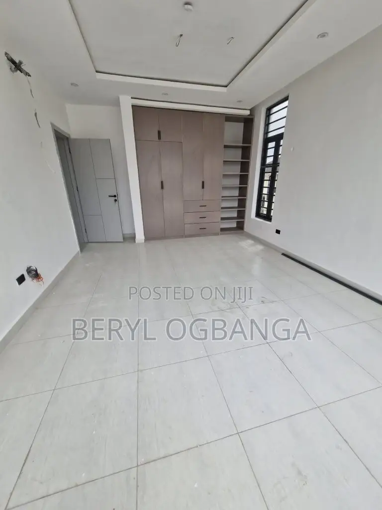 4bdrm Duplex in Chevron for sale in Chevron