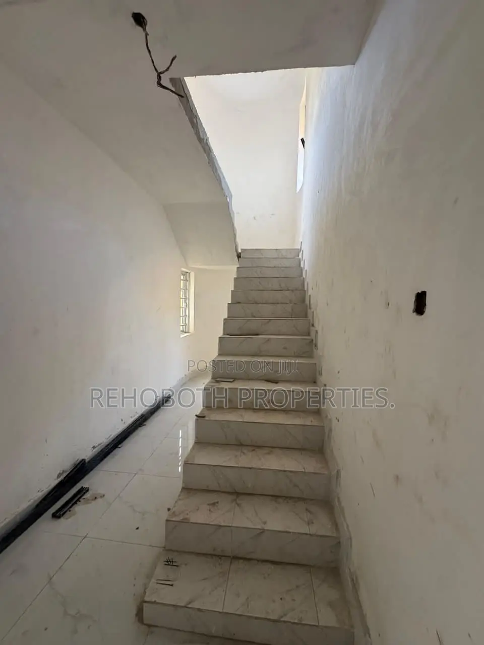 3bdrm Apartment in Alalubosa for rent in Alalubosa