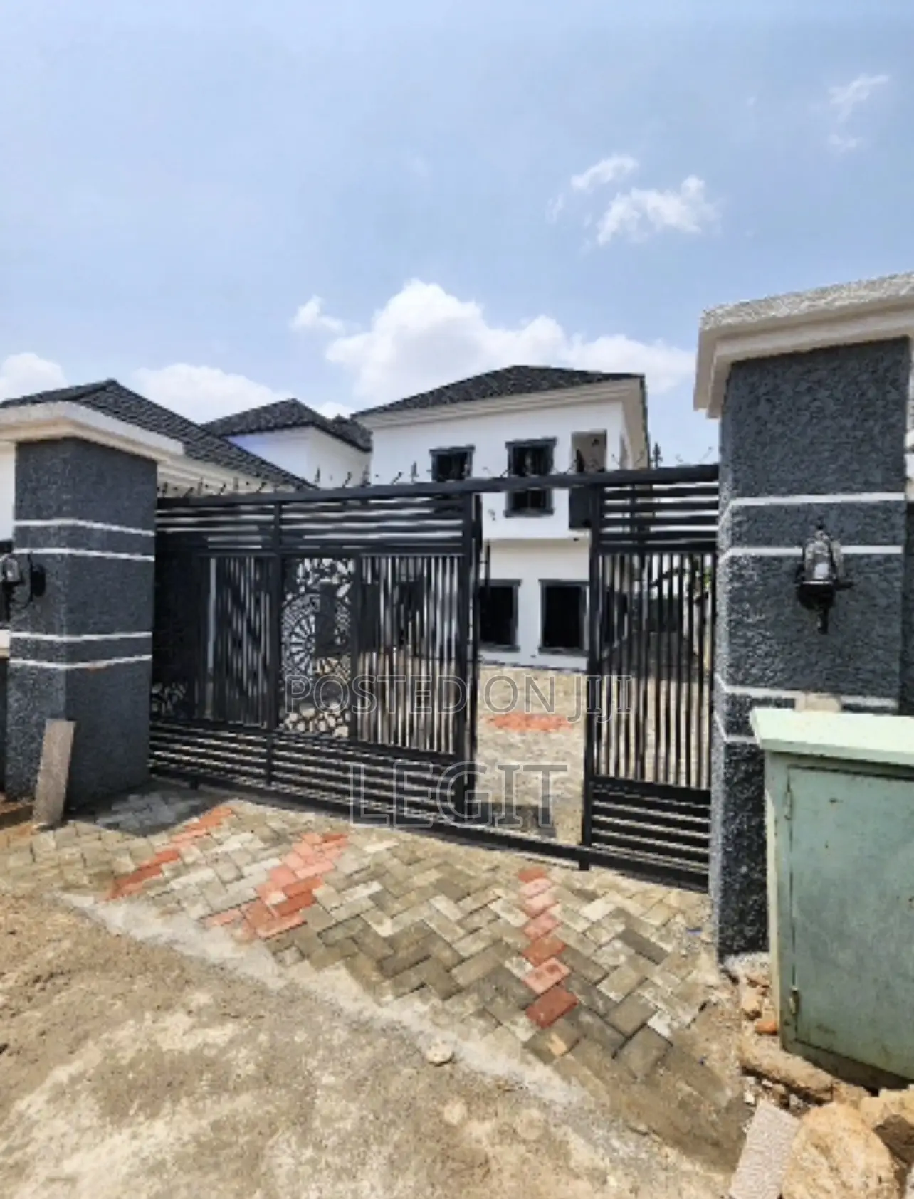 4bdrm Duplex in Apo District for sale in Apo District